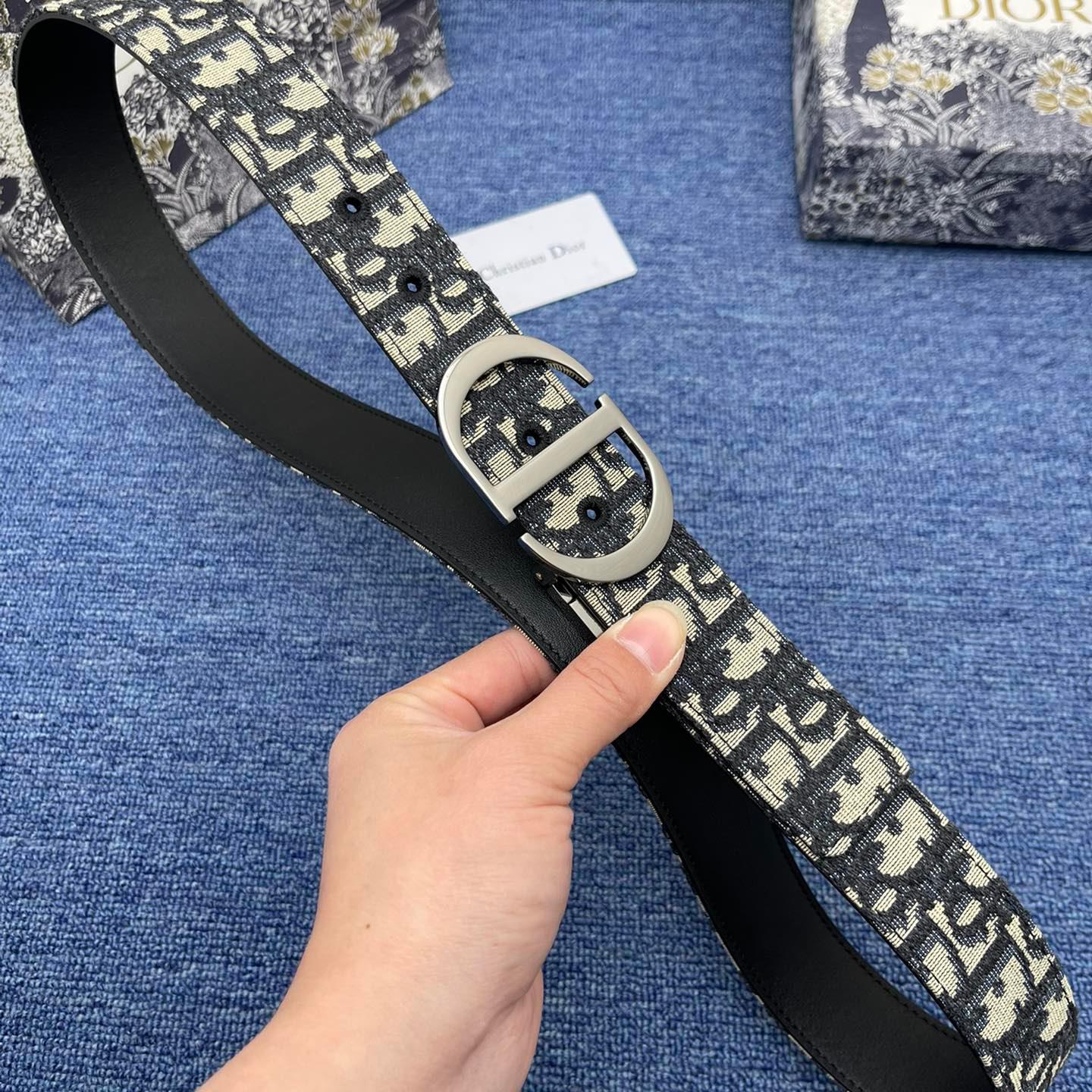 Christian Dior ♡ ロゴチャーム付きベルト Christian Dior ♡ ロゴチャーム付きベルト