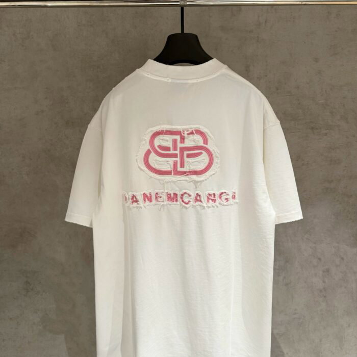 Balenciaga  patch Embroidery  Letter pattern logo Round neck  T-shirt White  バレンシアガ  ワッペン   刺繍  モジ パターン logo クルーネック Tシャツ ホワイト