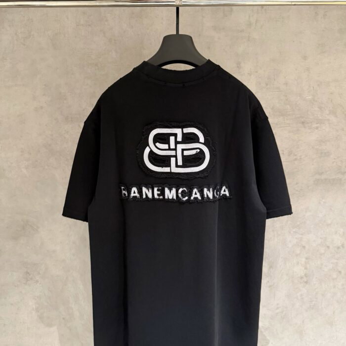 Balenciaga  patch Embroidery  Letter pattern logo Round neck  T-shirt Black バレンシアガ  ワッペン   刺繍  モジ パターン logo クルーネック Tシャツ ブラック